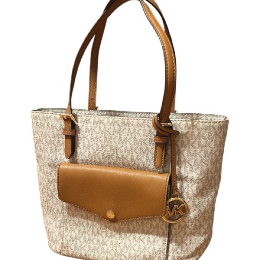Michael Kors Jet Set Medium Pocket Tote